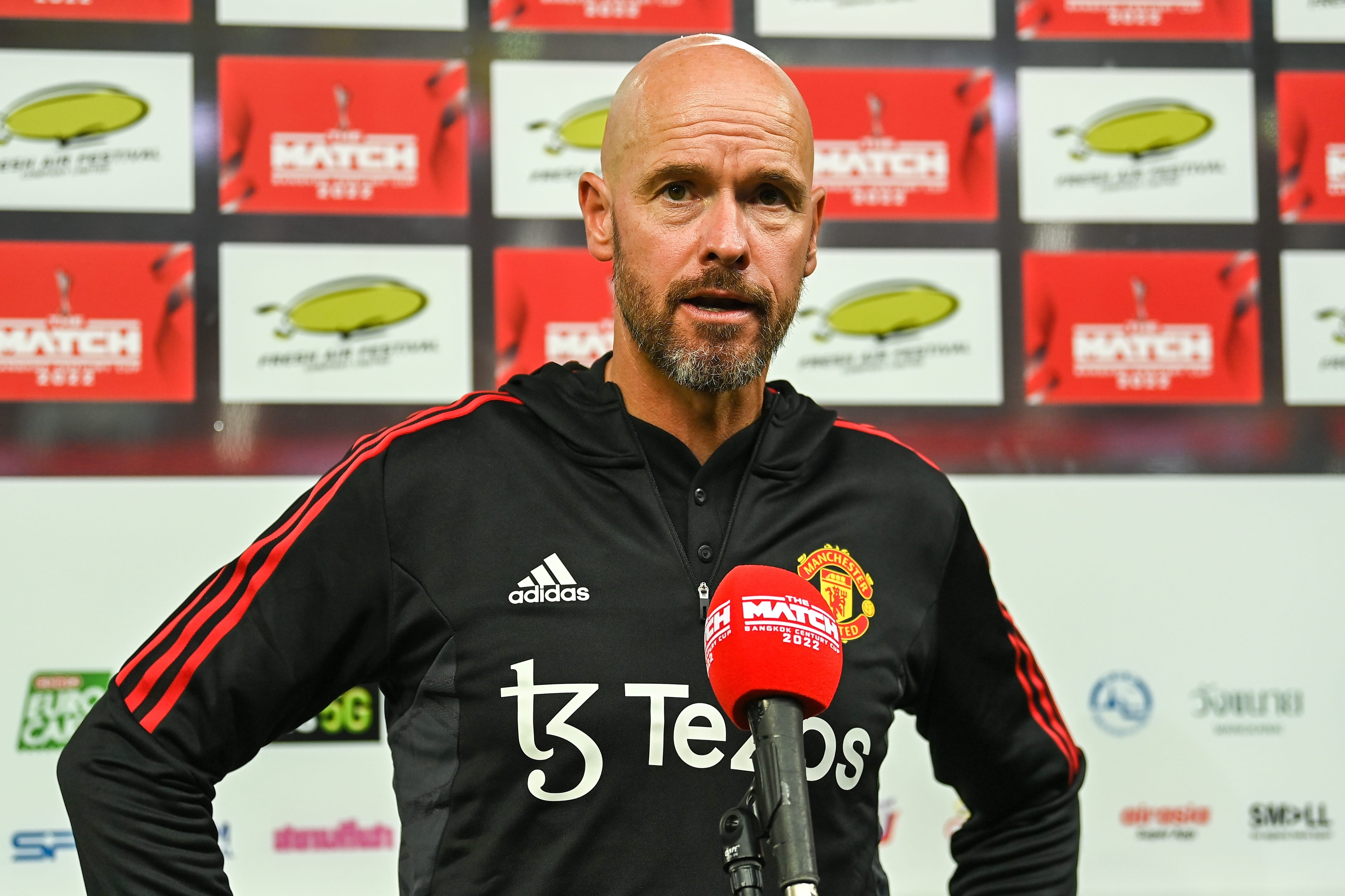 Erik ten Hag bans journalists from asking questions