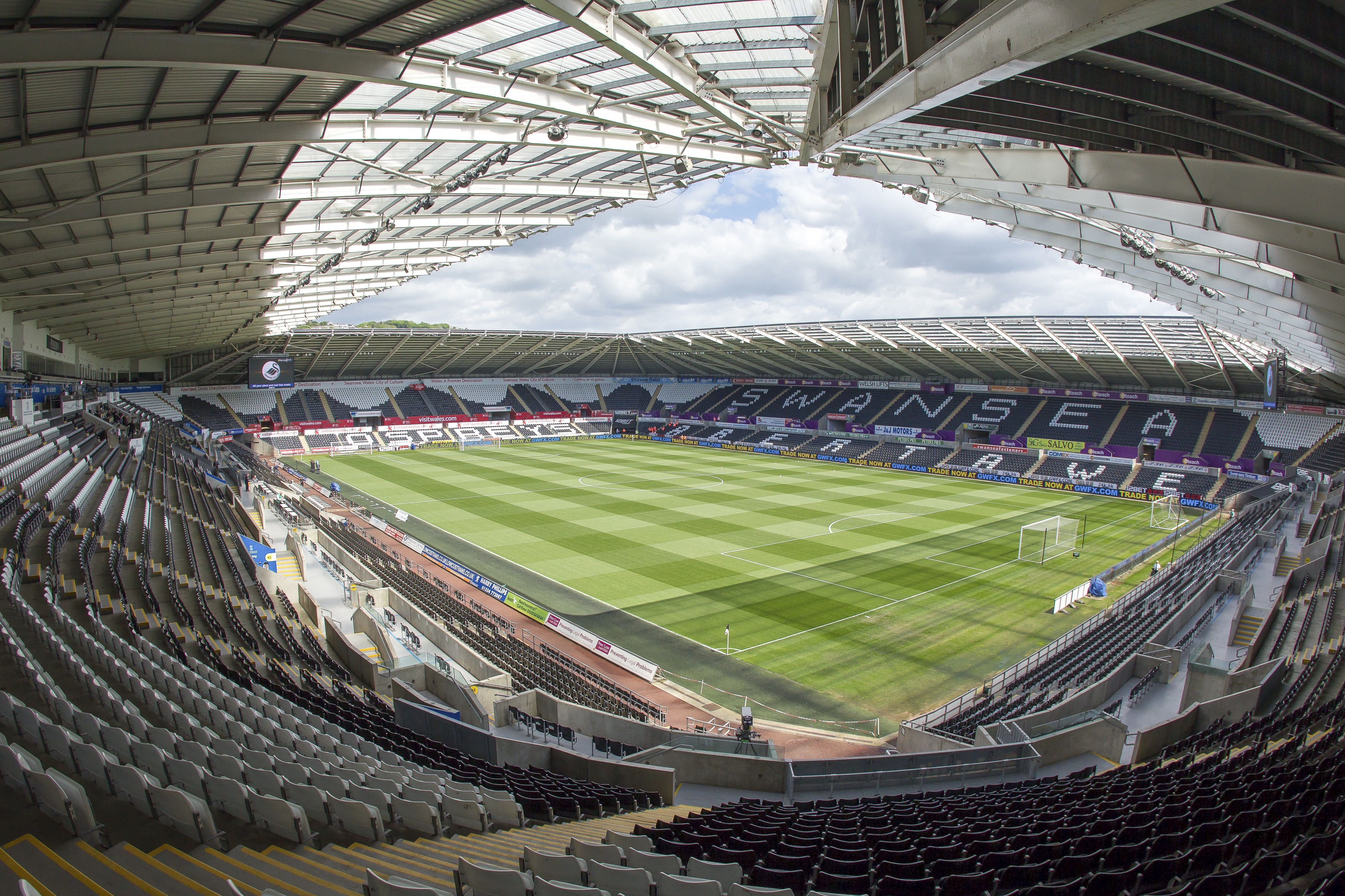 Strasbourg left-back finalising loan move to Swansea