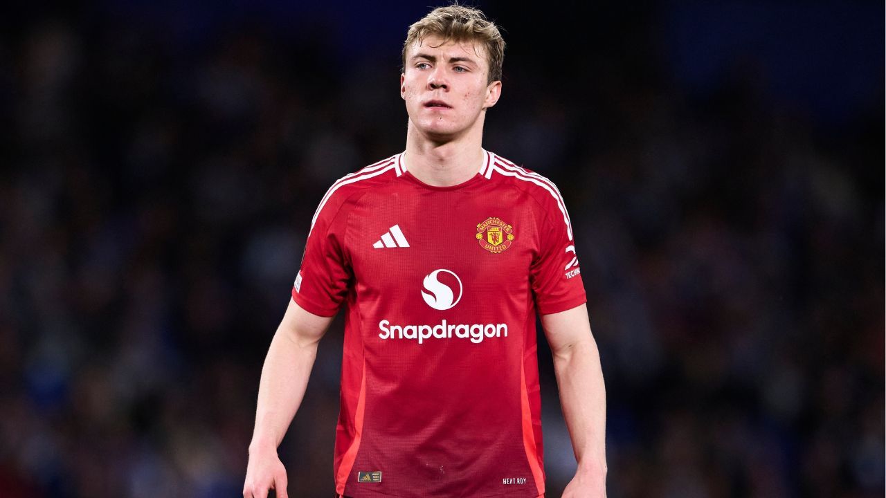 Does Manchester United Have A Strikers Curse?