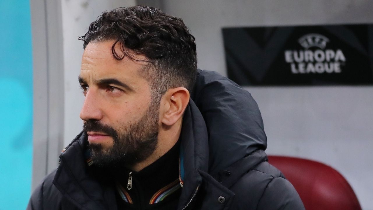 Who Is Javi Guerra? The Valencia Star On Manchester United’s Radar