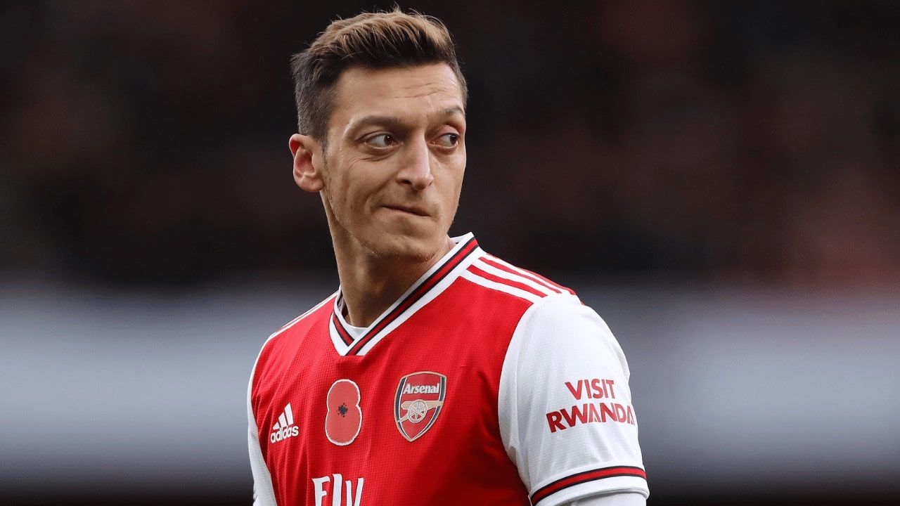 Mesut Ozil is Almost Unrecognisable with his INSANE Physique