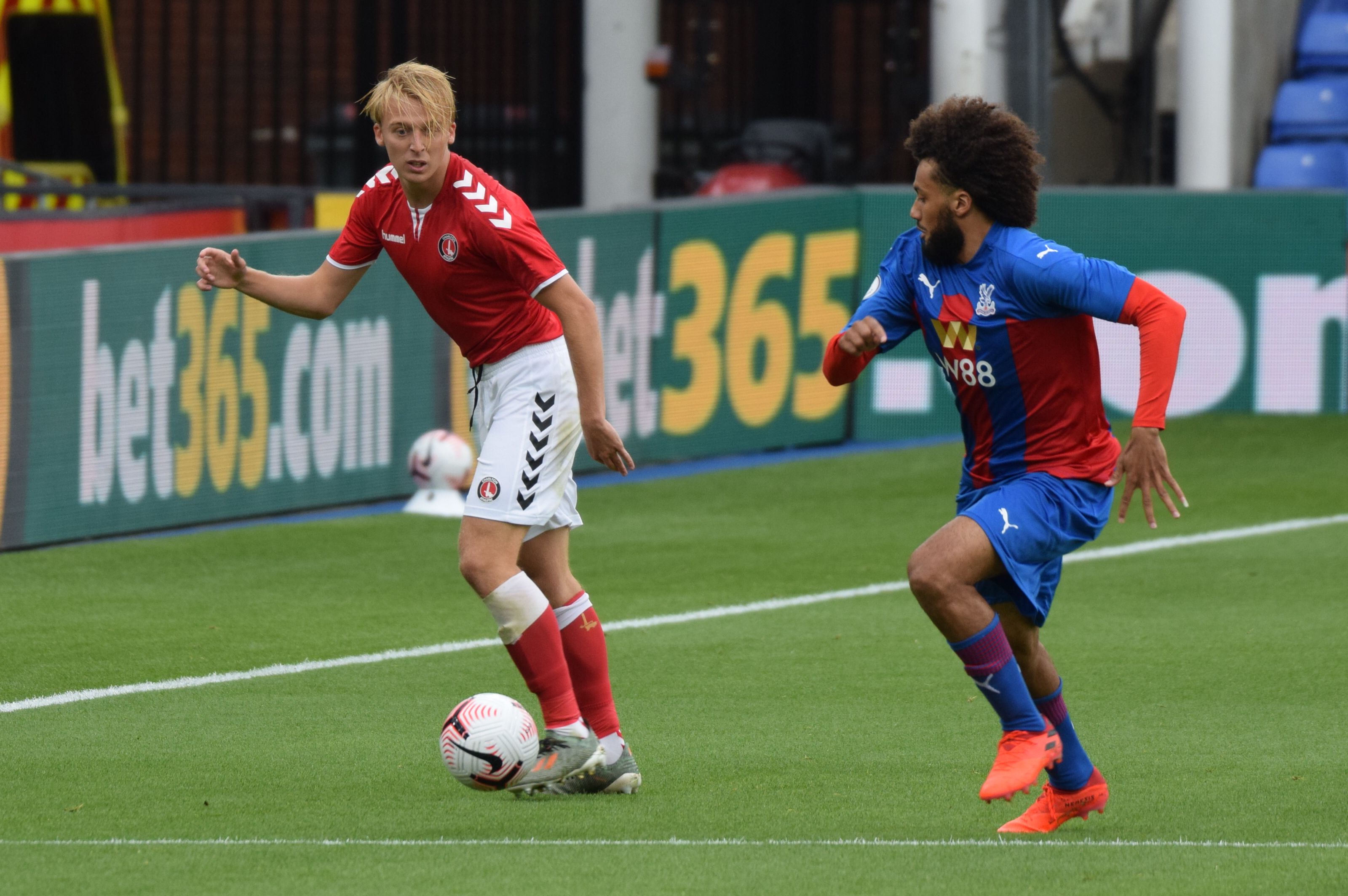 English Clubs Targeting a Move For Former Crystal Palace Midfielder