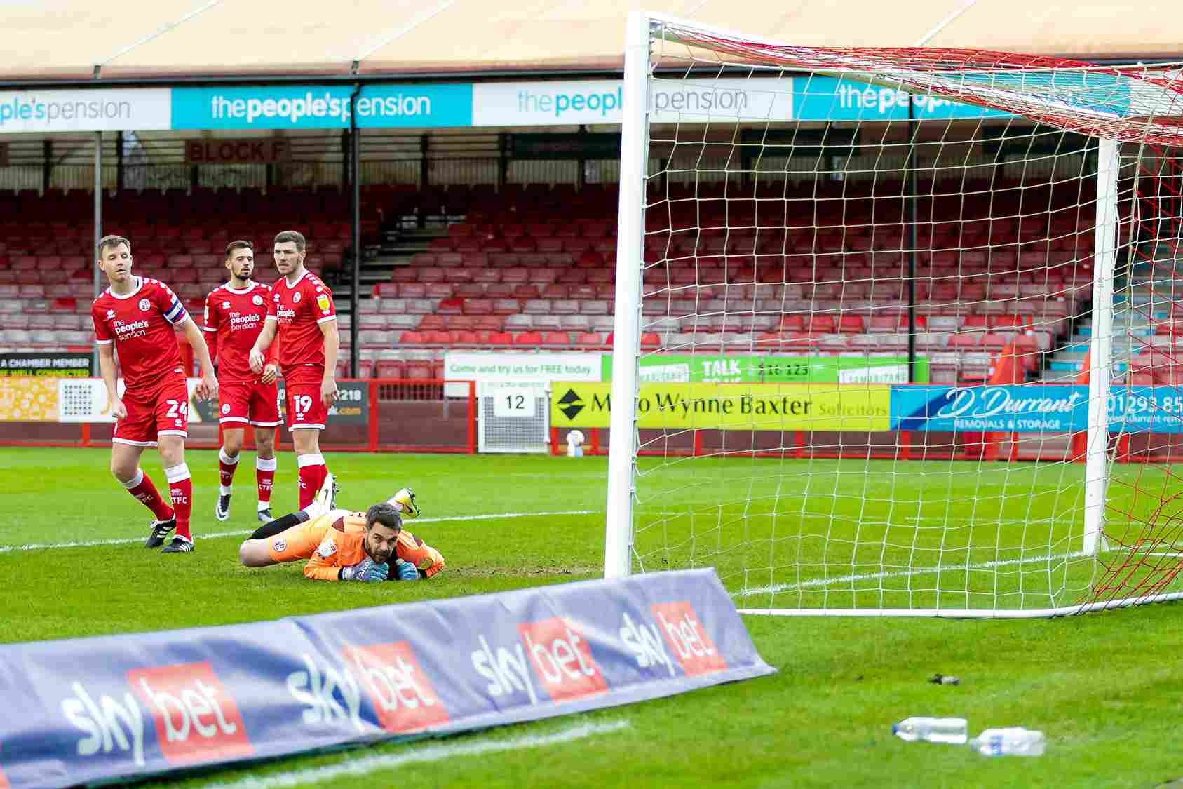 EFL and Non-League ‘Guru’ Shares his Take on Rob Elliot at Crawley Town