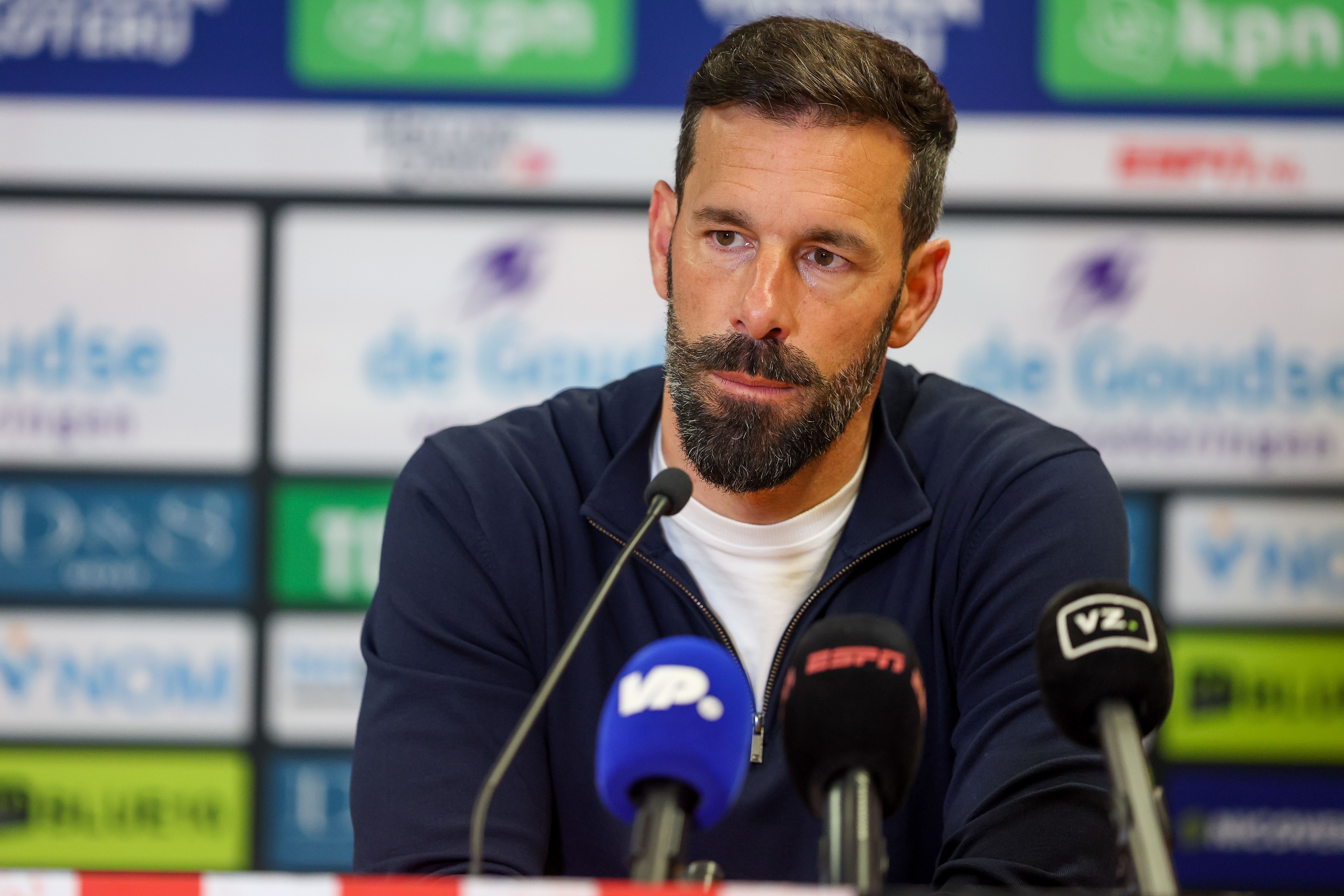 Leicester City's Managerial Mess: The Van Nistelrooy Saga and Potential Replacements