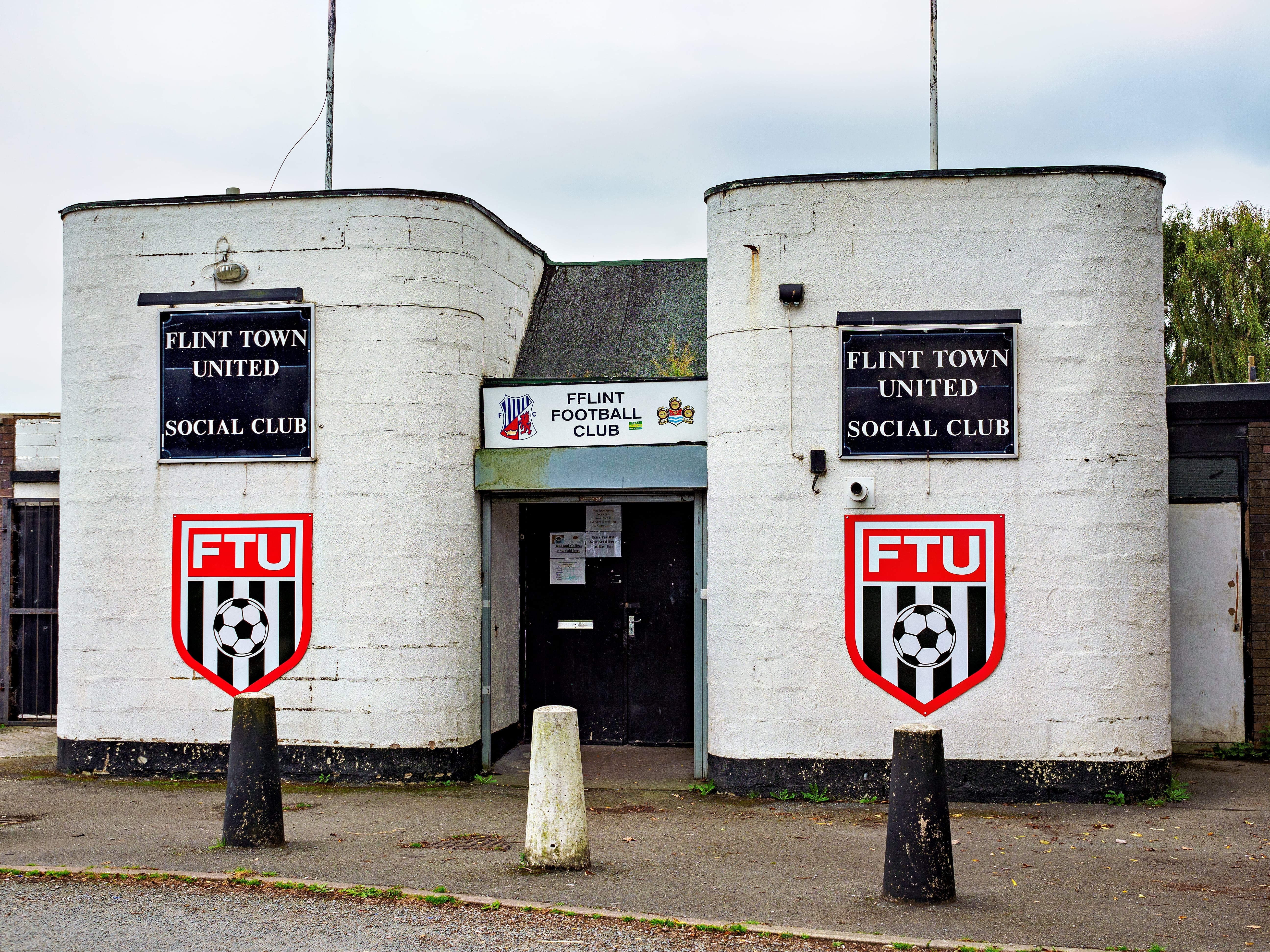 Talented Flint Town Defender Staying put Despite League Two Interest 