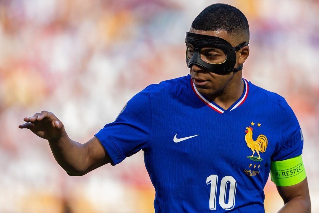 Mask On - Which Footballers Have Played With A Mask? 