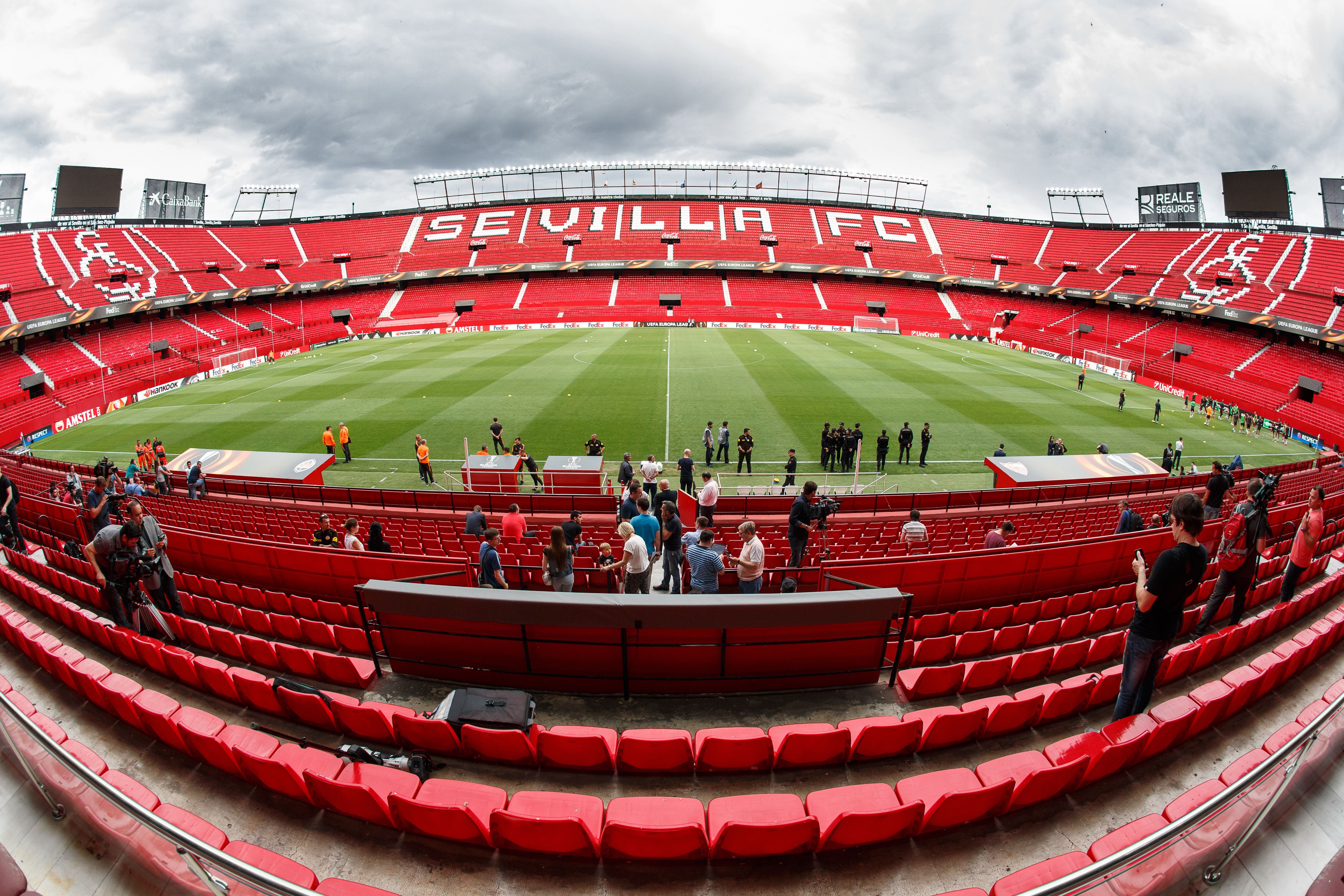 Friday's European Football Preview: Sevilla Host Elche & Marseille Looking To Bounce Back