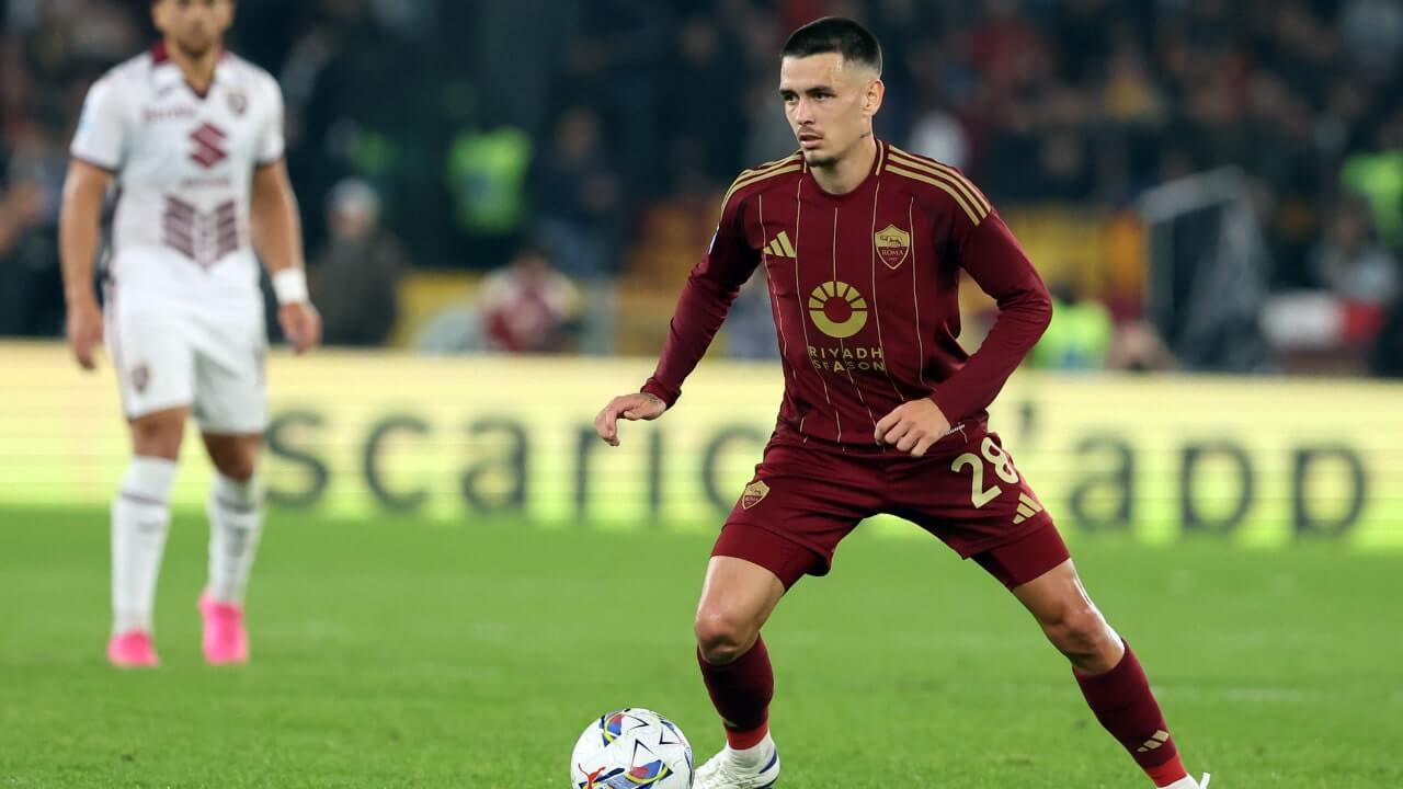 Who Is Enzo Le Fee - Sunderland’s New Star?